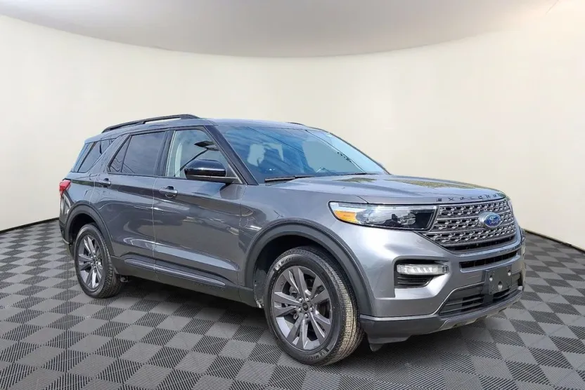 2022 Ford Explorer XLT photo 1
