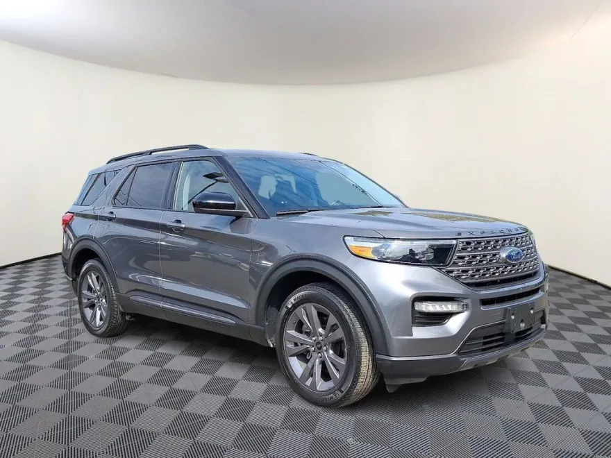 2022 Ford Explorer XLT photo 1