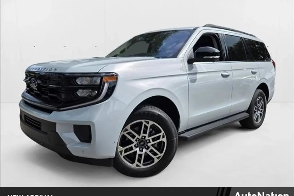 2025 Ford Expedition photo 1