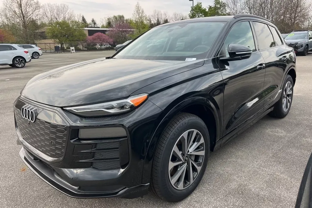 2025 Audi Q6 E-tron Premium photo 1