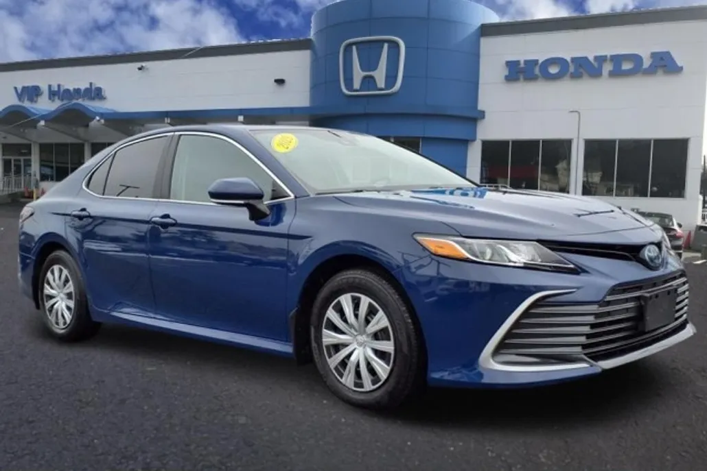 2023 Toyota Camry Hybrid LE photo 1