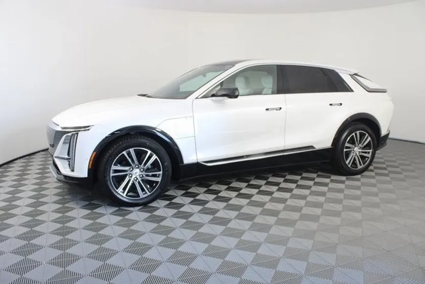 2024 Cadillac Lyriq Luxury photo 1
