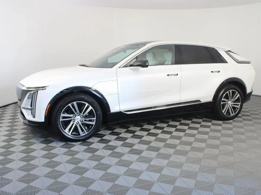 2024 Cadillac Lyriq Luxury photo 1