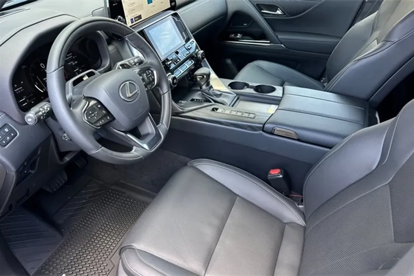 2025 Lexus LX 600 Luxury photo 1