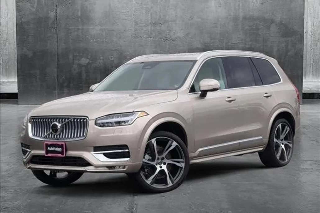 2025 Volvo XC90 Plus photo 1