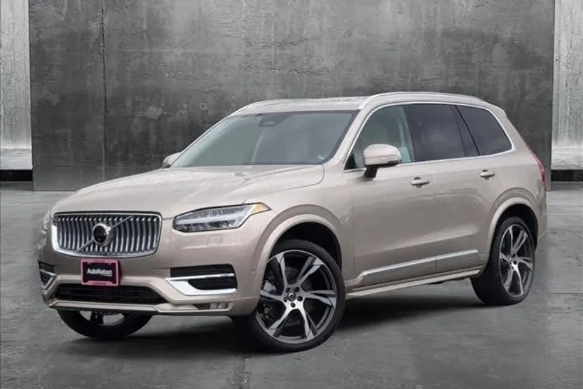 2025 Volvo XC90 Plus photo 1