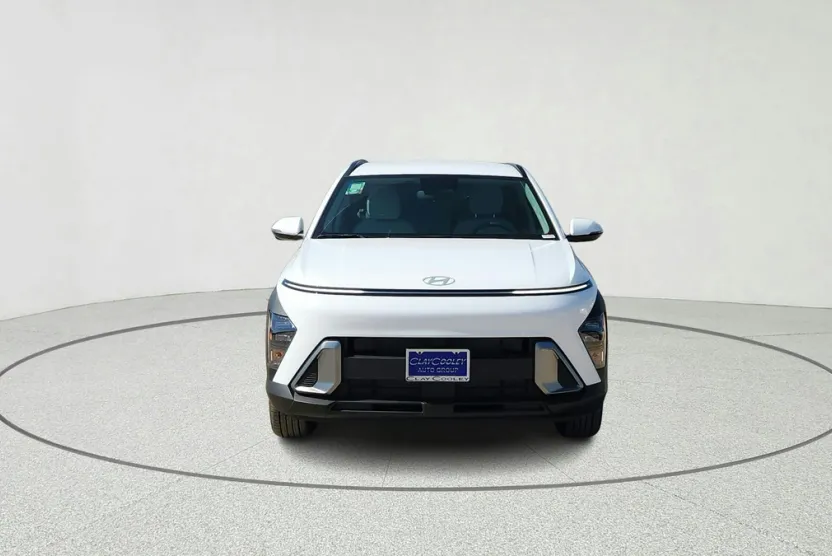 2025 Hyundai Kona SEL photo 2