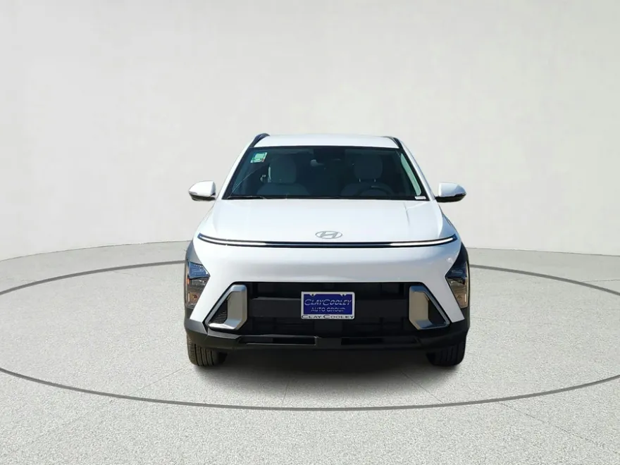 2025 Hyundai Kona SEL photo 2