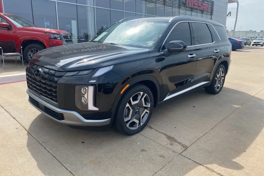 2024 Hyundai Palisade Limited photo 1