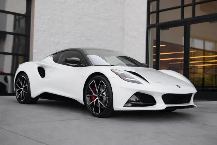 2025 Lotus Emira Base photo 1