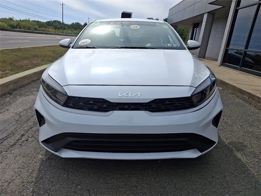 2023 Kia Forte LXS photo 1