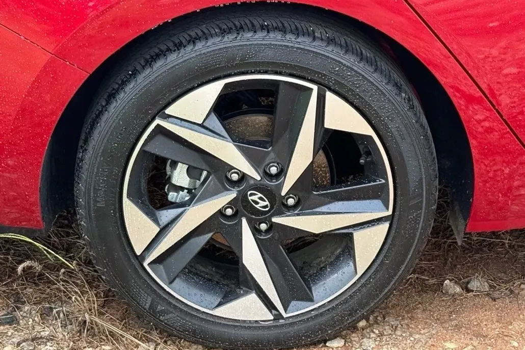 2023 Hyundai Elantra Limited photo 1