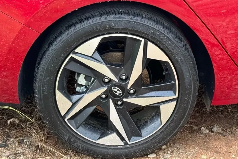 2023 Hyundai Elantra Limited photo 1