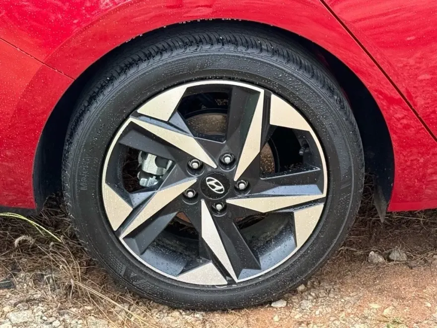 2023 Hyundai Elantra Limited photo 1
