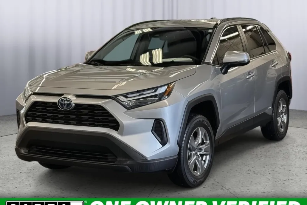 2024 Toyota RAV4 Hybrid XLE photo 1
