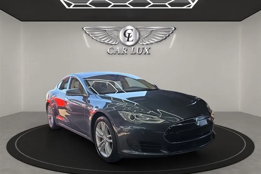 2016 Tesla Model S 85 photo 1