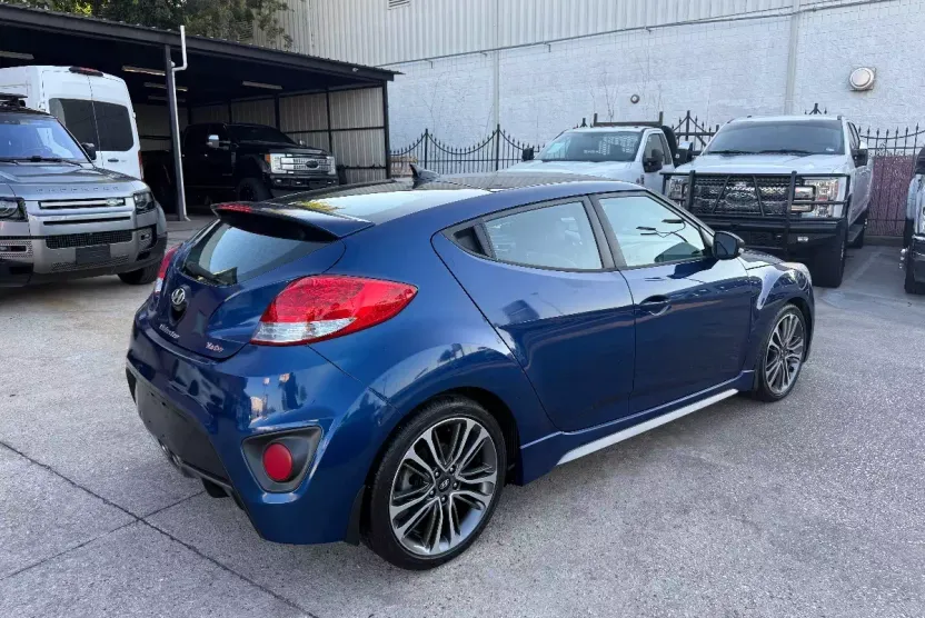 2016 Hyundai Veloster Turbo photo 1