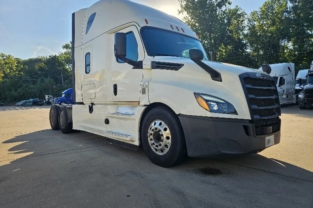 2020 Freightliner Cascadia 126" Sleeper Cab photo 1