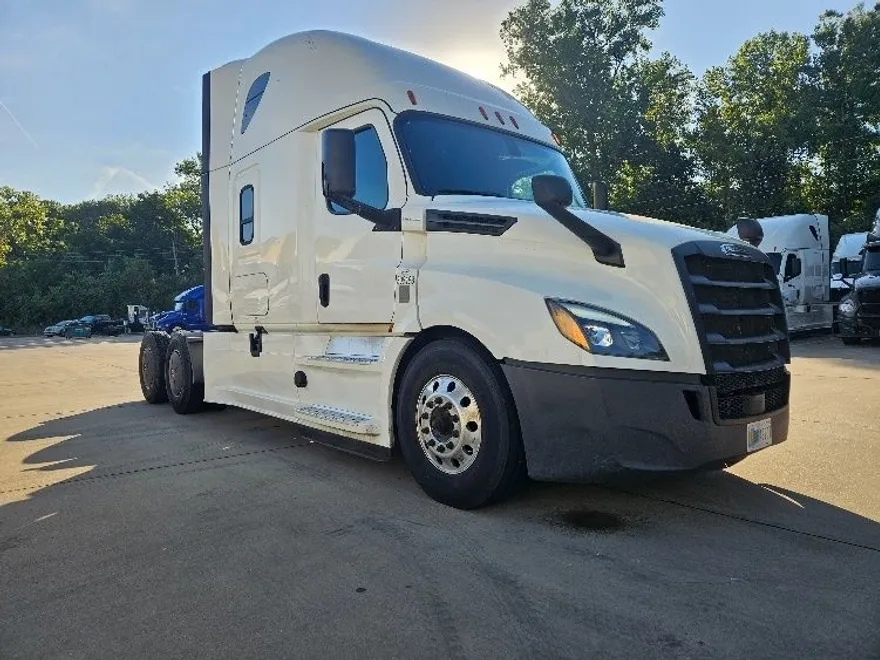 2020 Freightliner Cascadia 126" Sleeper Cab photo 1