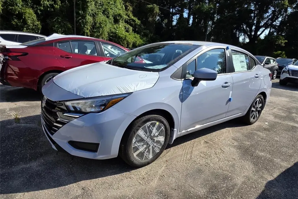 2025 Nissan Versa 1.6 SV photo 1