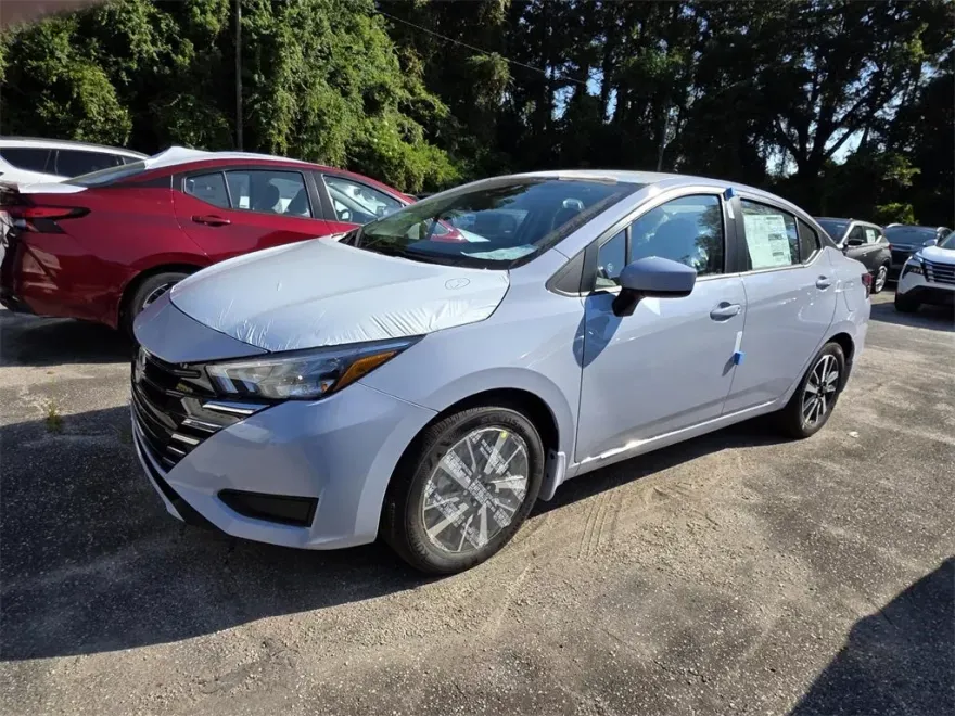 2025 Nissan Versa 1.6 SV photo 1
