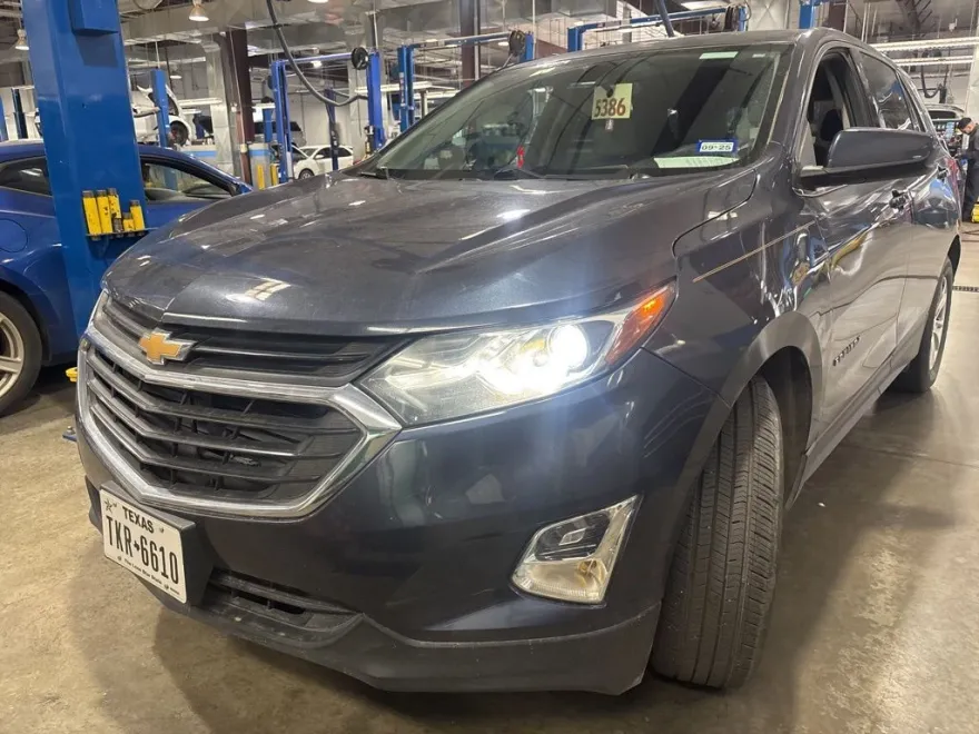 2018 Chevrolet Equinox LT photo 1