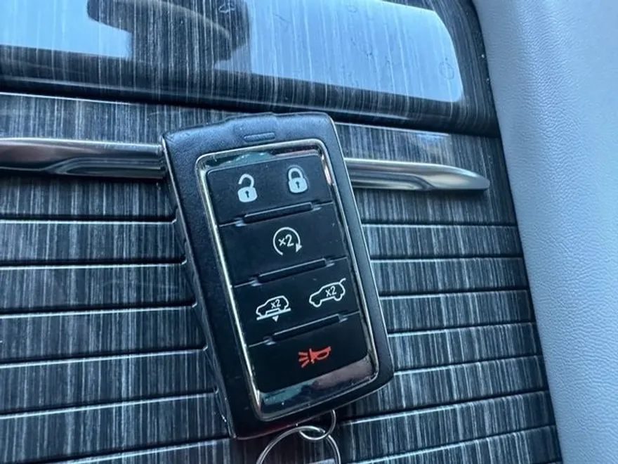 2022 Jeep Wagoneer Series III photo 1