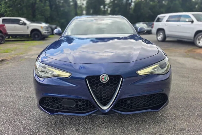2017 Alfa Romeo Giulia Base photo 1
