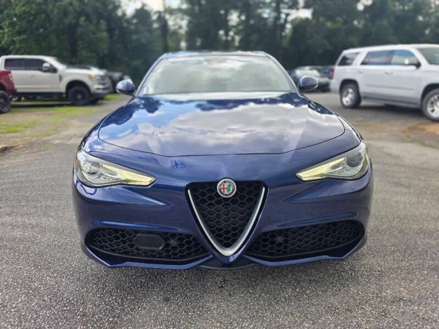 2017 Alfa Romeo Giulia Base photo 1