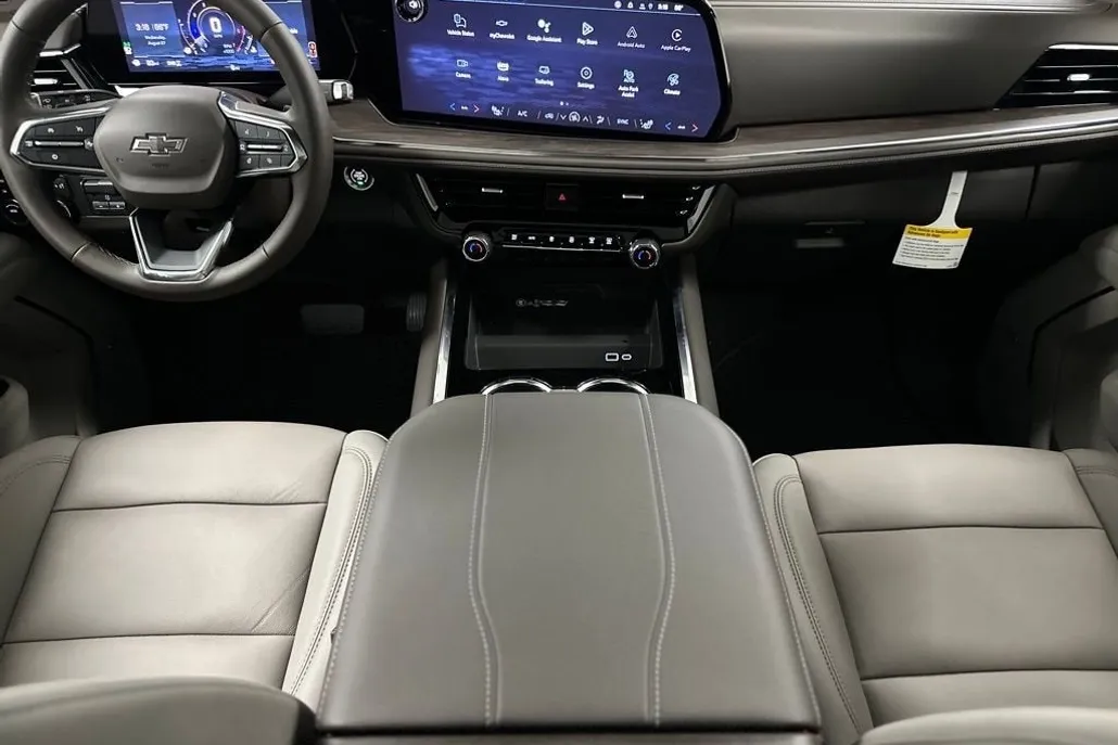 2025 Chevrolet Suburban Z71 photo 1