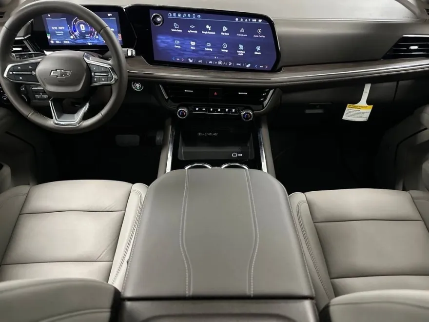 2025 Chevrolet Suburban Z71 photo 1