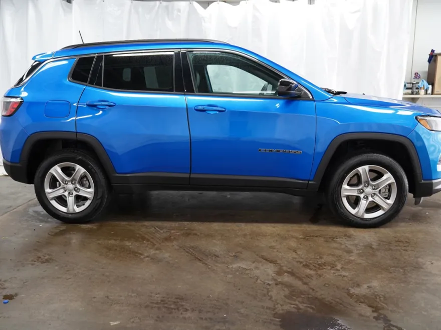2024 Jeep Compass Latitude photo 1
