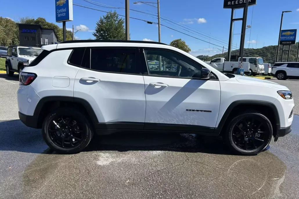 2025 Jeep Compass Latitude photo 1