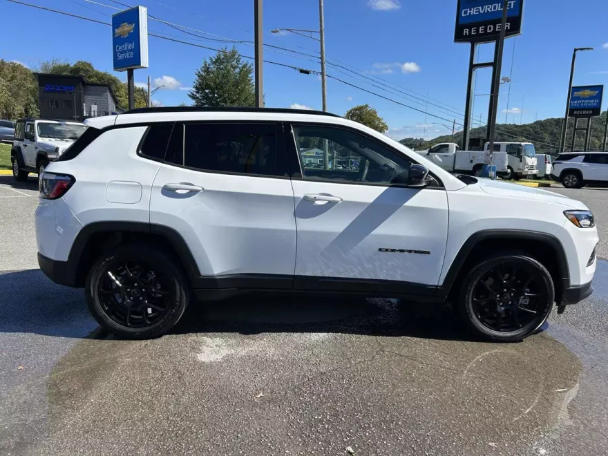2025 Jeep Compass Latitude photo 1