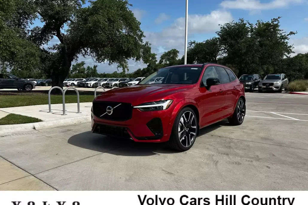 2025 Volvo XC60 Hybrid T8 photo 1