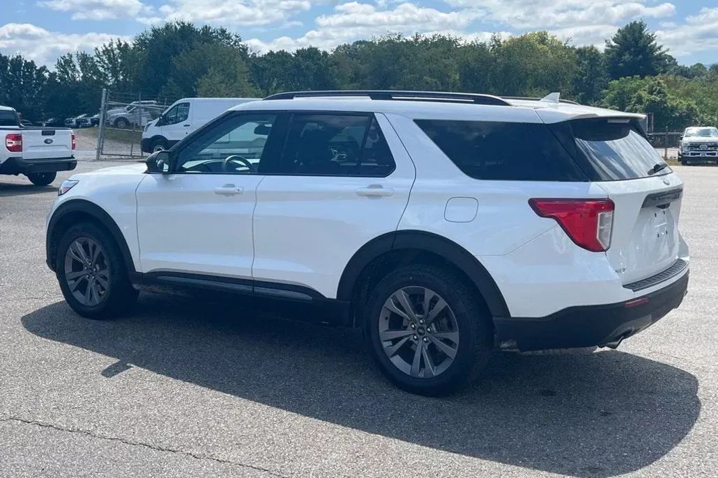 2022 Ford Explorer XLT photo 1