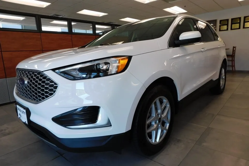 2024 Ford Edge SEL photo 1