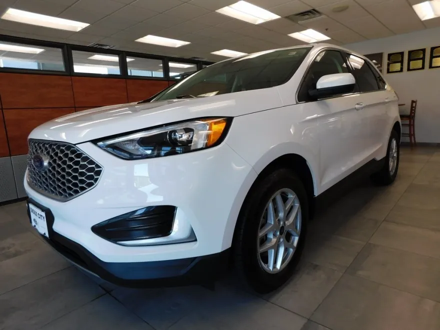 2024 Ford Edge SEL photo 1