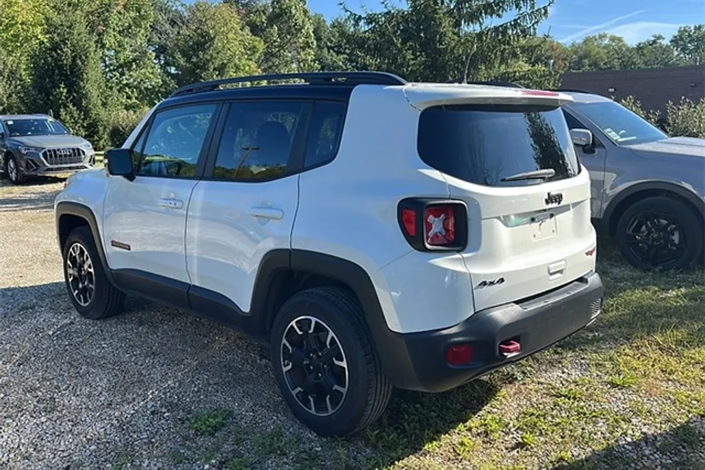 2023 Jeep Renegade Trailhawk photo 1