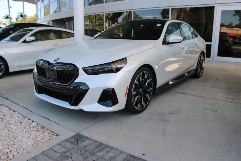 2026 Bmw 550e xDrive photo 1