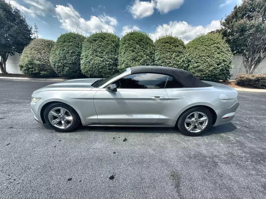 2015 Ford Mustang V6 Convertible photo 1
