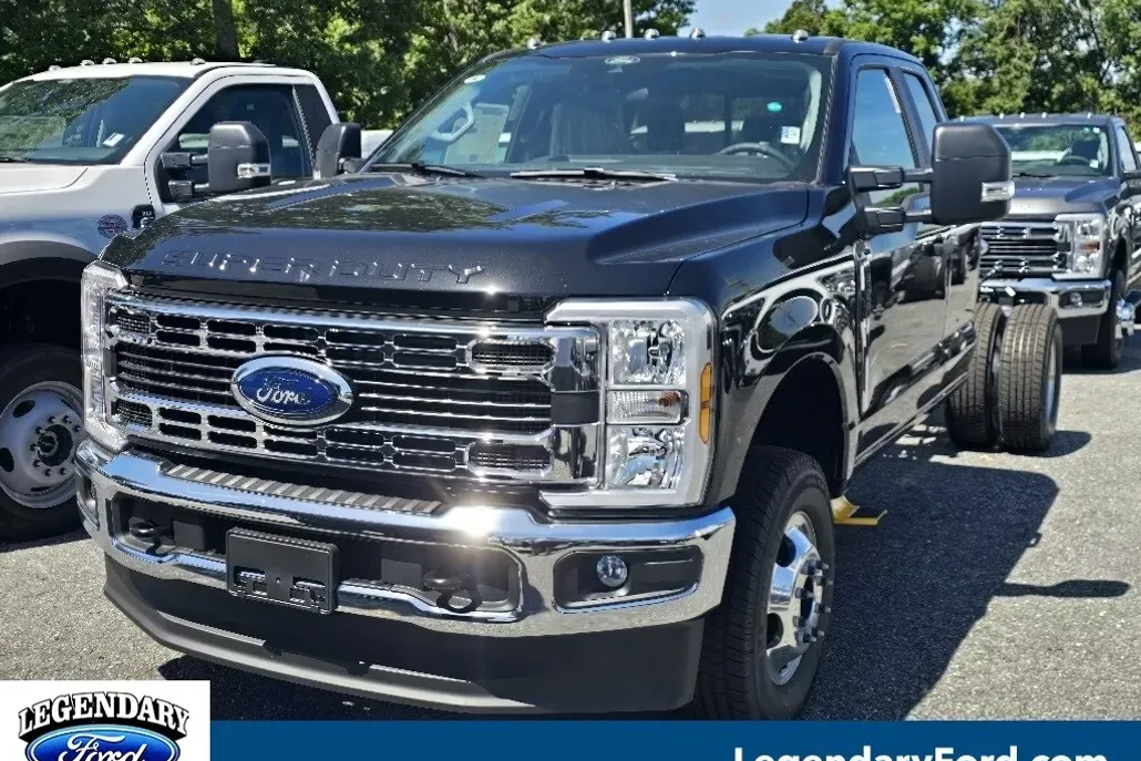 2025 Ford F-350 XL photo 1