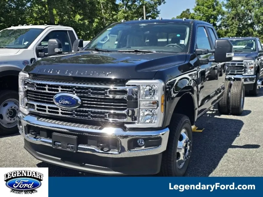 2025 Ford F-350 XL photo 1
