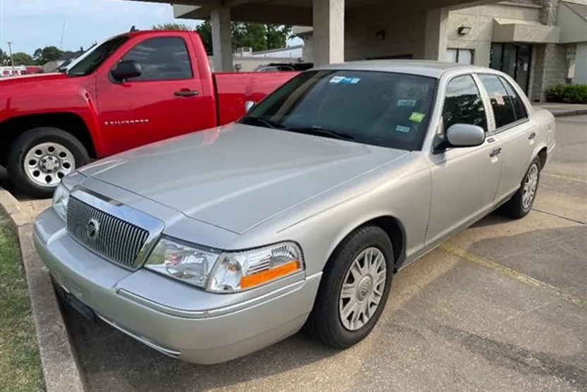 2004 Mercury Grand Marquis GS photo 1