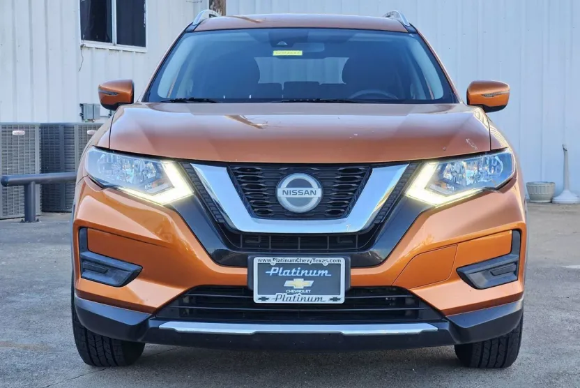 2020 Nissan Rogue SV photo 1