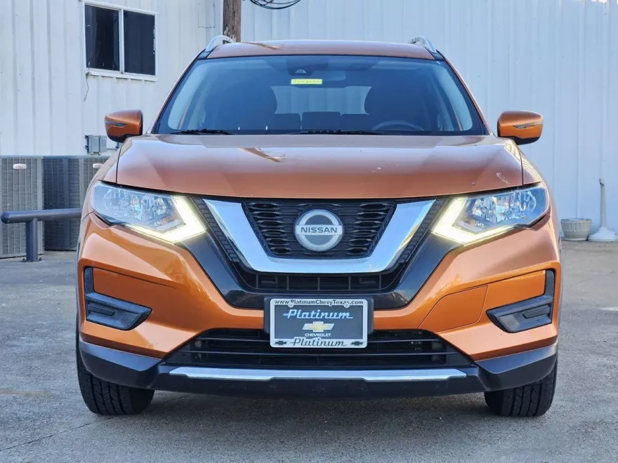 2020 Nissan Rogue SV photo 1