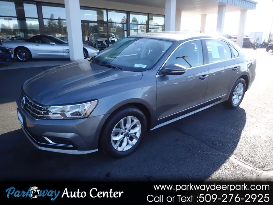 2017 Volkswagen Passat S photo 1