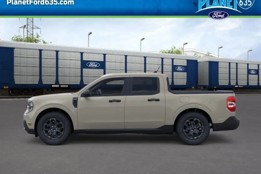 2025 Ford Maverick XLT photo 1