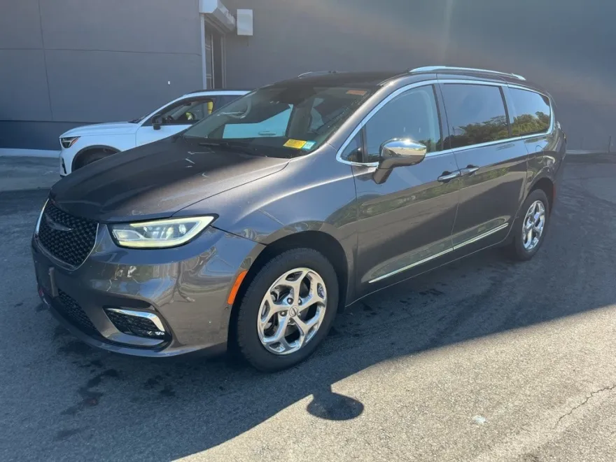 2021 Chrysler Pacifica Limited photo 1
