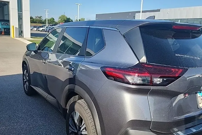2023 Nissan Rogue SV photo 1